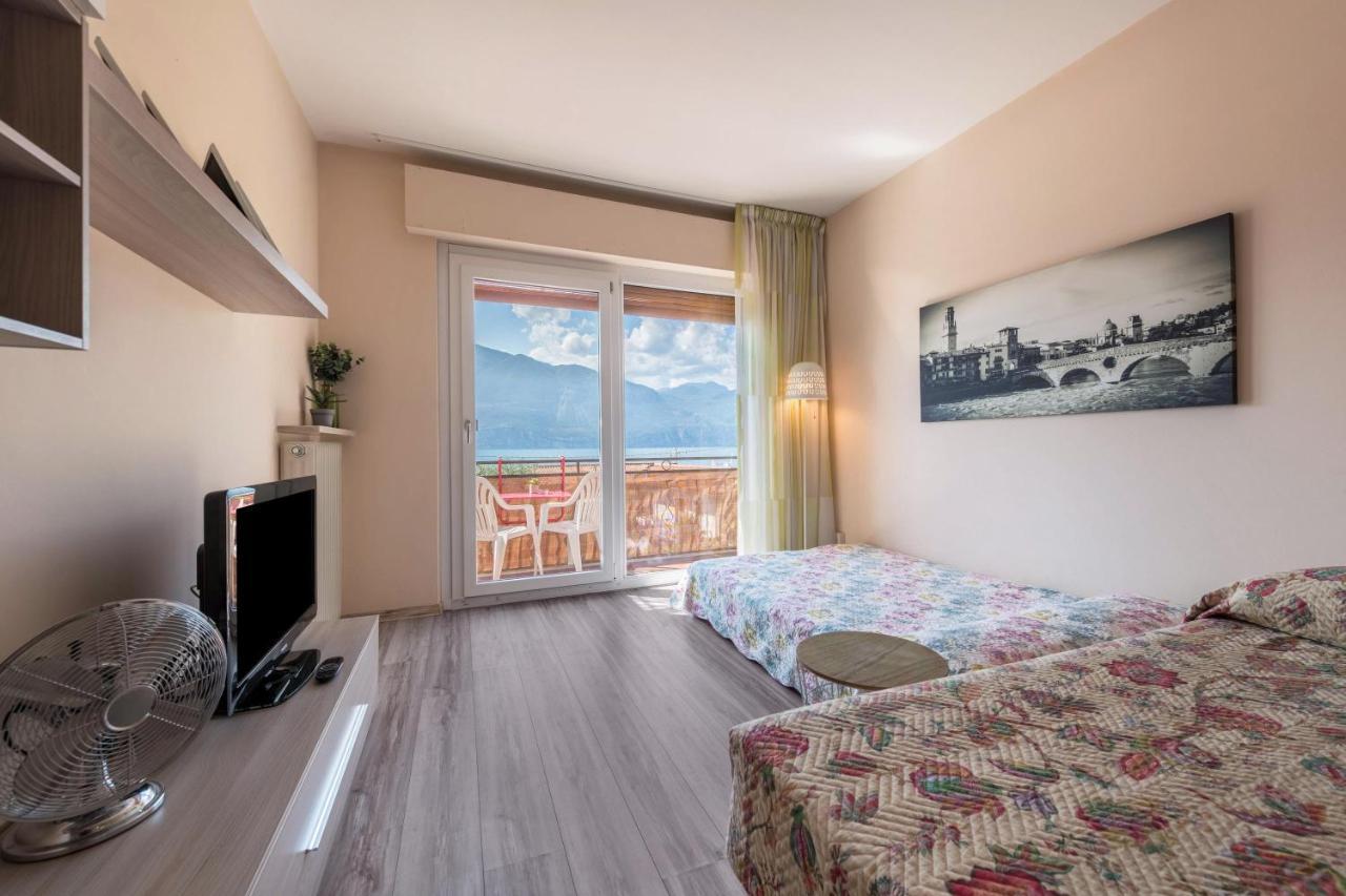 Lake View With Aircon - 5 Minutes From The Beach! 布雷佐内加尔达 外观 照片