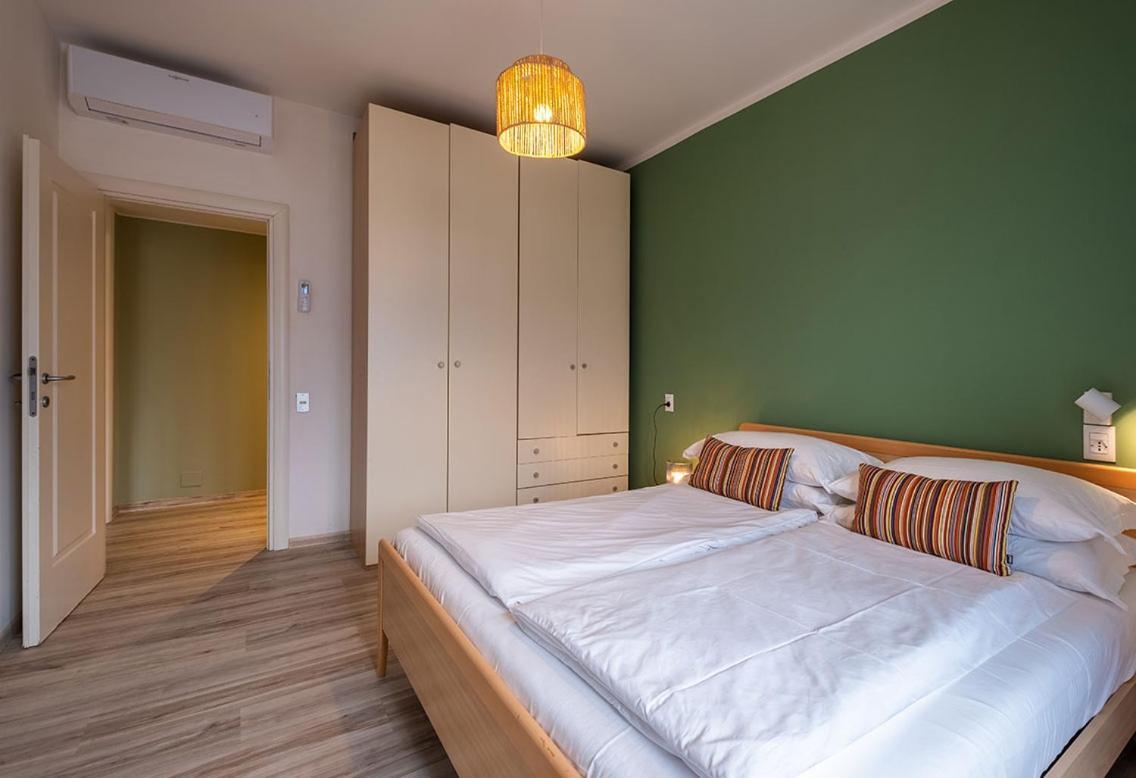 Lake View With Aircon - 5 Minutes From The Beach! 布雷佐内加尔达 外观 照片