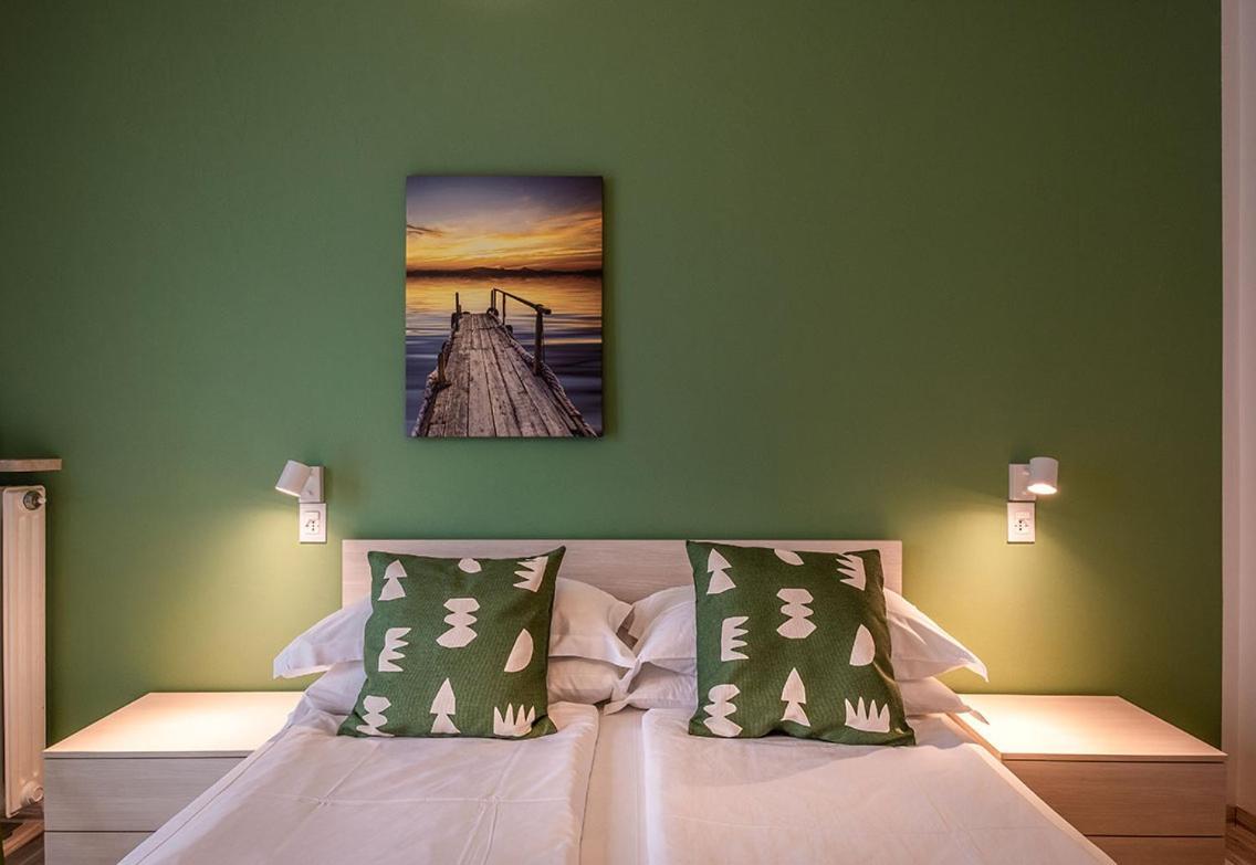 Lake View With Aircon - 5 Minutes From The Beach! 布雷佐内加尔达 外观 照片
