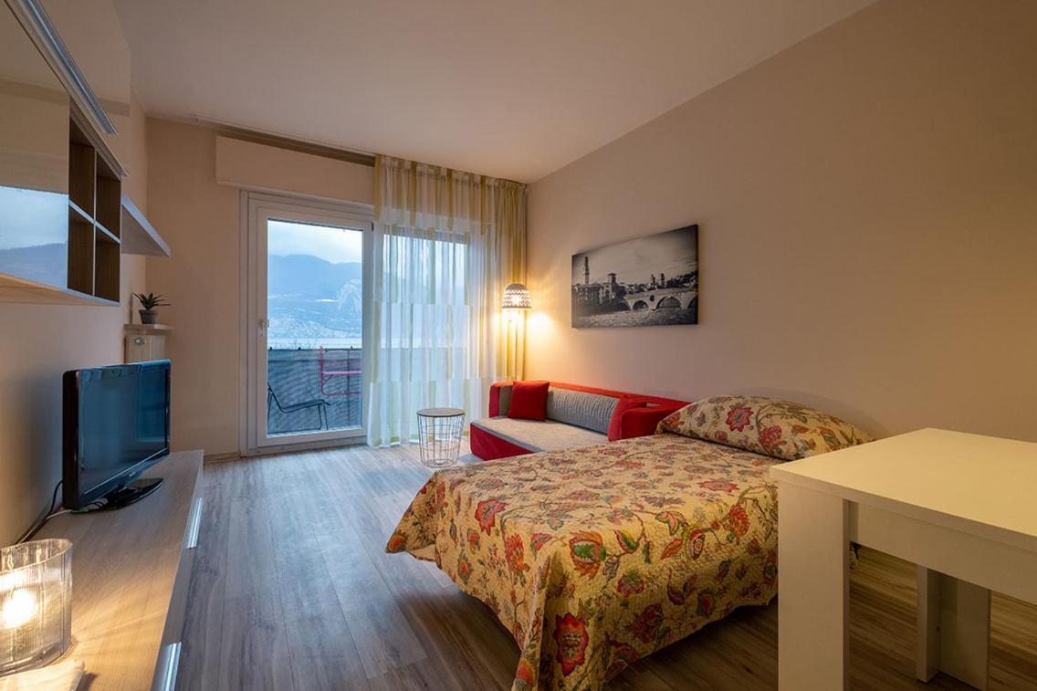 Lake View With Aircon - 5 Minutes From The Beach! 布雷佐内加尔达 外观 照片