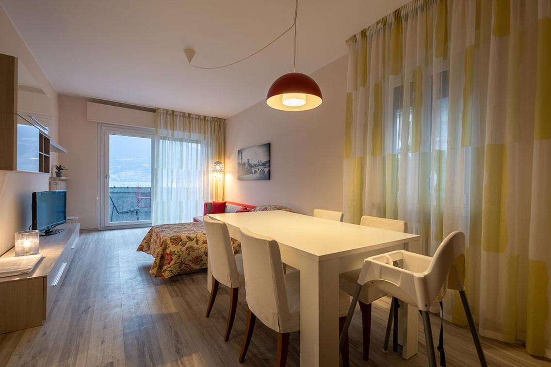 Lake View With Aircon - 5 Minutes From The Beach! 布雷佐内加尔达 外观 照片