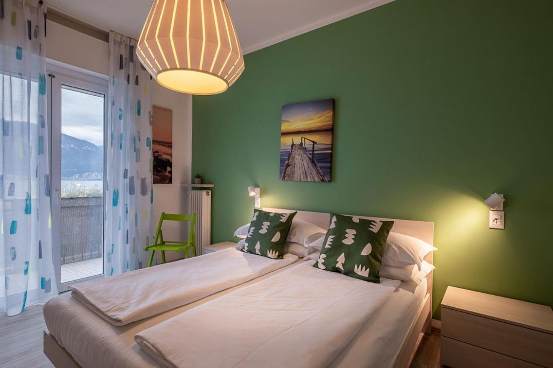 Lake View With Aircon - 5 Minutes From The Beach! 布雷佐内加尔达 外观 照片
