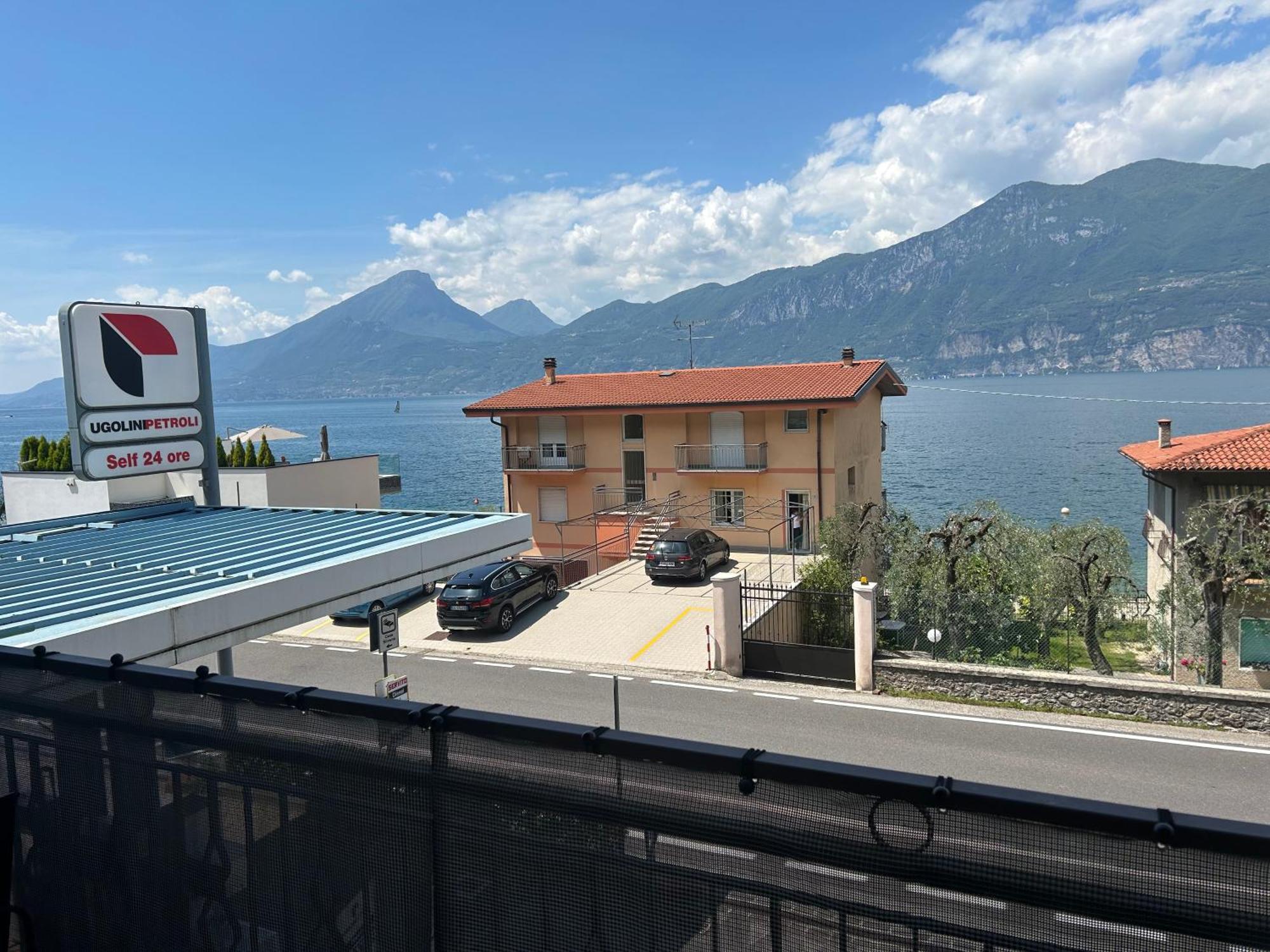 Lake View With Aircon - 5 Minutes From The Beach! 布雷佐内加尔达 外观 照片