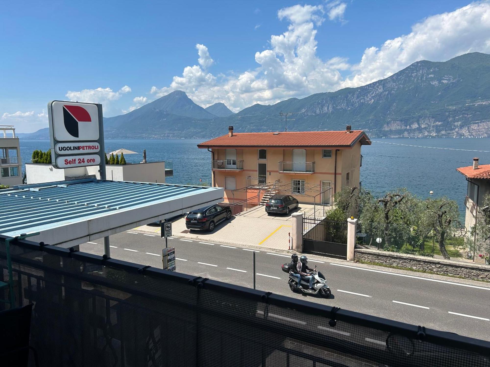 Lake View With Aircon - 5 Minutes From The Beach! 布雷佐内加尔达 外观 照片