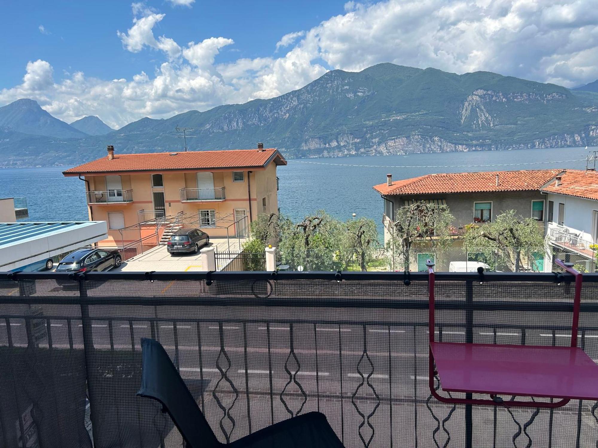 Lake View With Aircon - 5 Minutes From The Beach! 布雷佐内加尔达 外观 照片