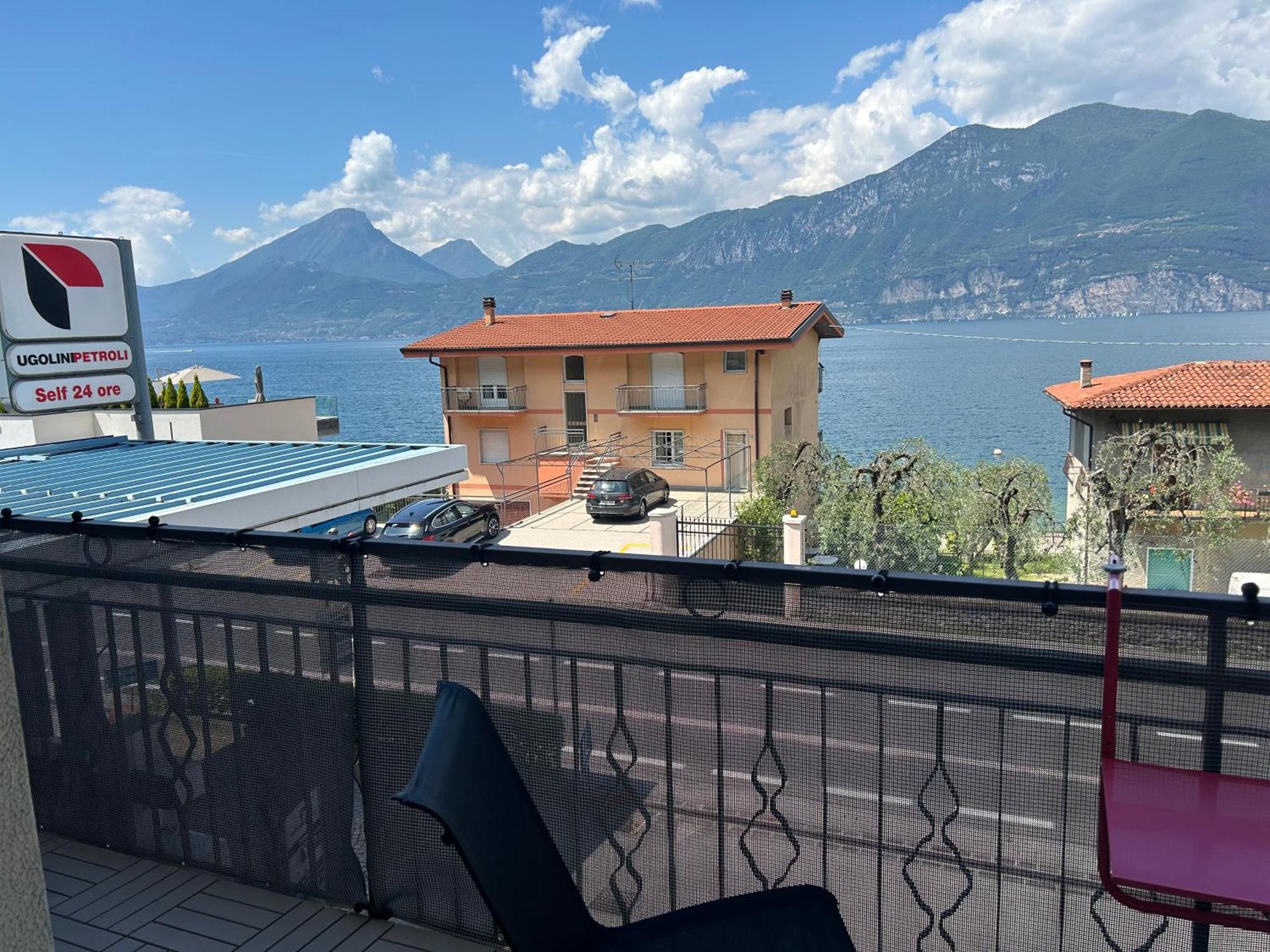 Lake View With Aircon - 5 Minutes From The Beach! 布雷佐内加尔达 外观 照片